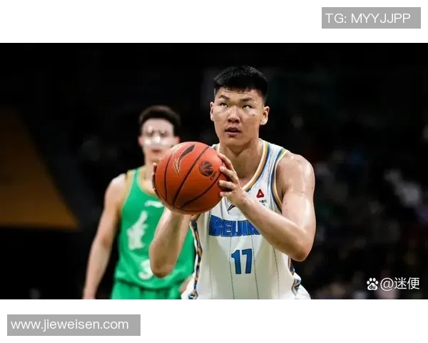 范子铭：从篮球新星到职业生涯的辉煌转折与成长之路